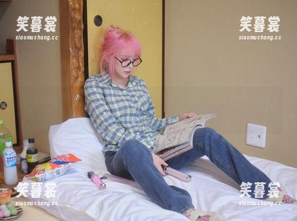 Dami(퀸다미)婚纱写真：与一只流浪猫的甜蜜争斗，猫咪的胜算似乎更大！
