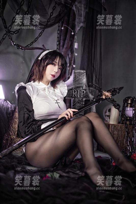 别小看Leah梓未！她的堕落修女美图轻松颠覆传统印象