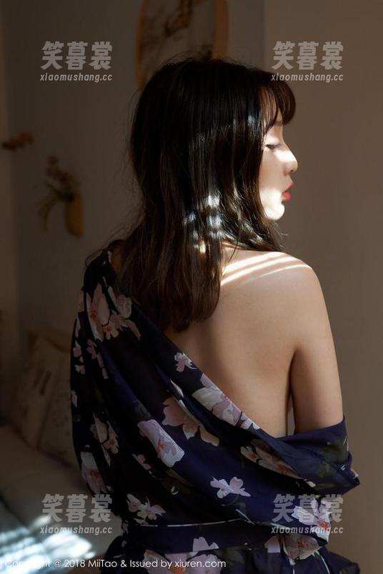 MiiTao蜜桃社-Cris_卓娅祺 MiiTao蜜桃社 - 校服作战,Cris_卓娅祺战队的高清图片出击,一个不可思议的时尚挑战!
