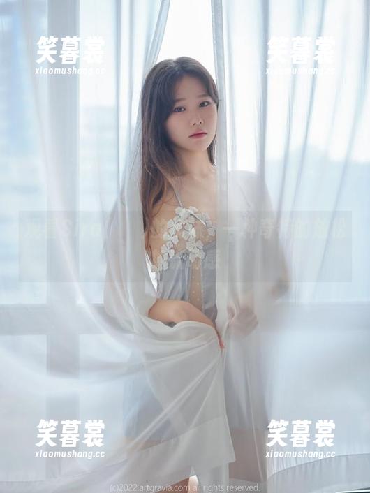 观看Sira(시라)的棉袜，一种奇特的放松加流动感