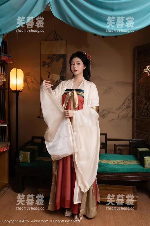 Xiuren秀人网-甜白酱 Xiuren秀人网 - 甜白酱:女王御驾在前,原图变桥段