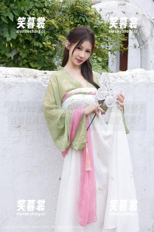 Xiuren秀人网-许诺Sabrina Xiuren秀人网 - 许诺Sabrina的美图不自觉让我想到,如此裸足适合做壁纸吗?