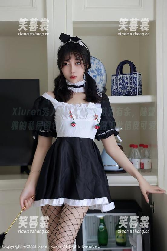 Xiuren秀人网 - 在职场游刃有余，陆萱雅的私房图包让职业装变得如此俏皮可爱！