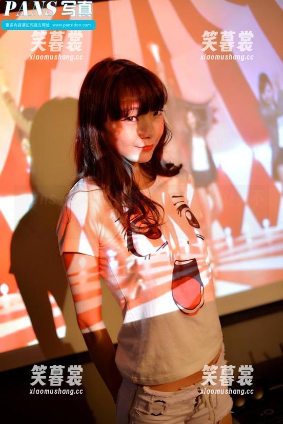 pans - 夏涵的最新写真，吊带，让人不自觉想多看几眼。