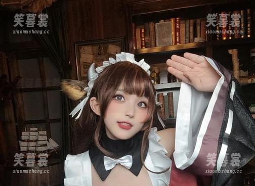 圣诞魔太郎在七七娜娜子的在线写真里，谁说节日一定要严肃？