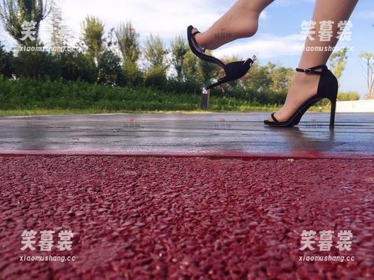 微密圈 - 办公室里的私房时光：丝月神让你懒惰起来