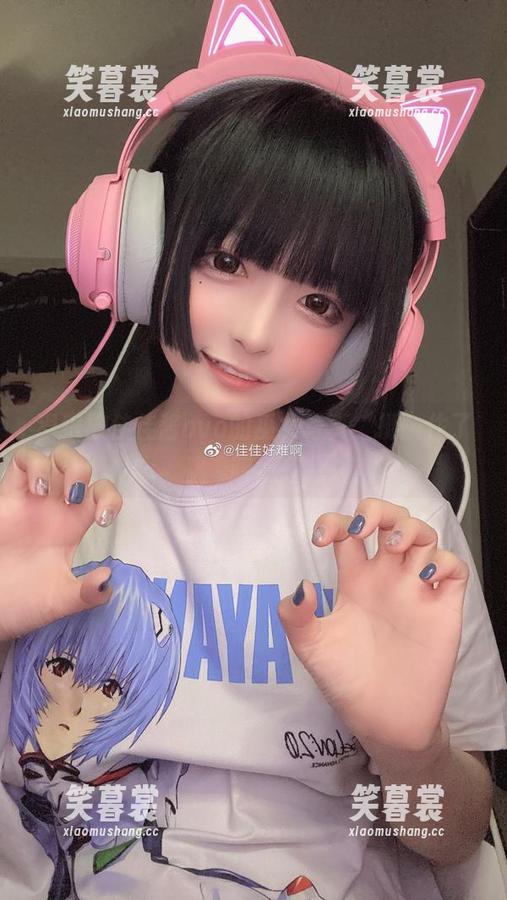 狠狠被佳佳酱ovo的巫女写真“摄”住了眼。