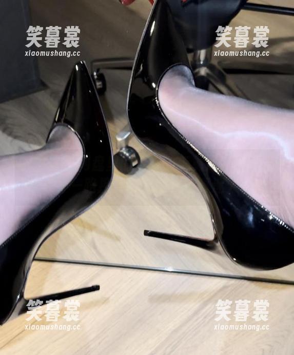 保守的二舅妈 微密圈 - 网盘里的保守的二舅妈:黑丝合集,一路撩到心底的样子真迷人。