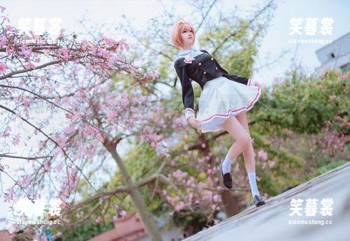 南桃Momoko“楪祈白裙”最新图册：我以为我在看照片，结果却在偷瞄！