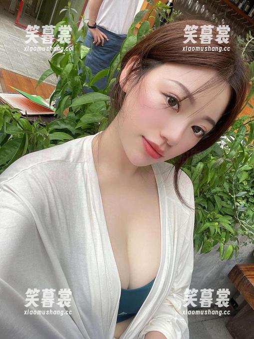 奶宝妹纸 微密圈 - 从奶宝妹纸的紫色私拍中,我不得不承认,色彩也是一种态度