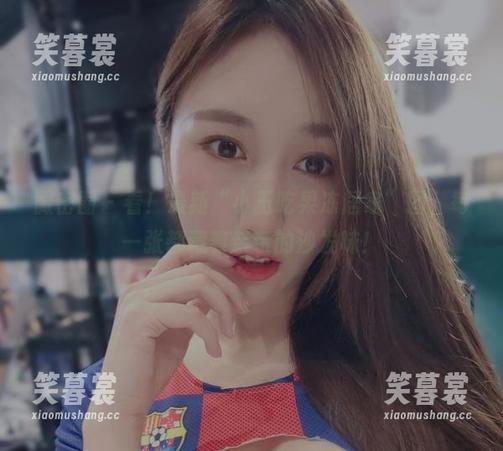 小玉吃果冻 微密圈 - 看!最新“小玉吃果冻居家”图,每一张都藏着亲亲的沙发味!