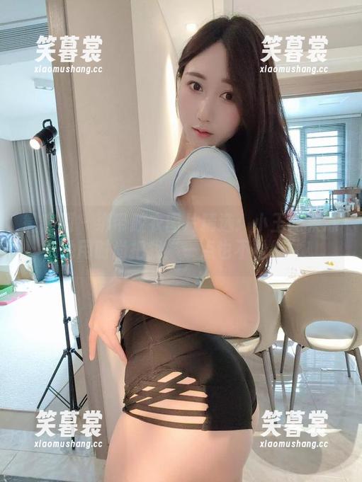 小玉吃果冻 微密圈 - 绑带胶衣图片精选:小玉吃果冻,她用时尚把我“一点也不松绑”!
