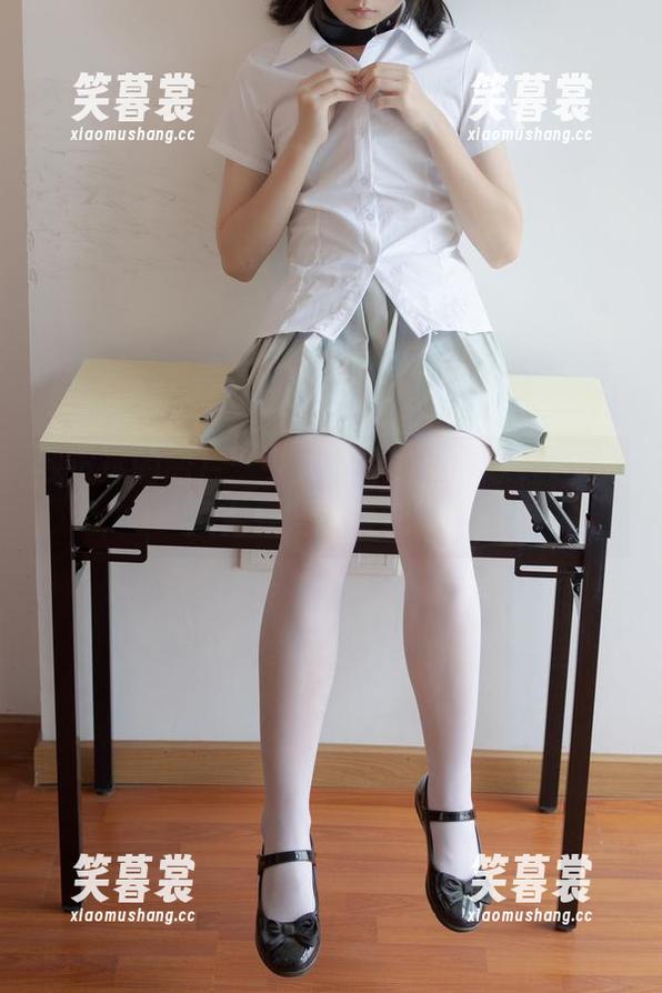 我沉迷的图片：少女秩序的白丝球鞋+人生就需要些小叛逆嘛！
