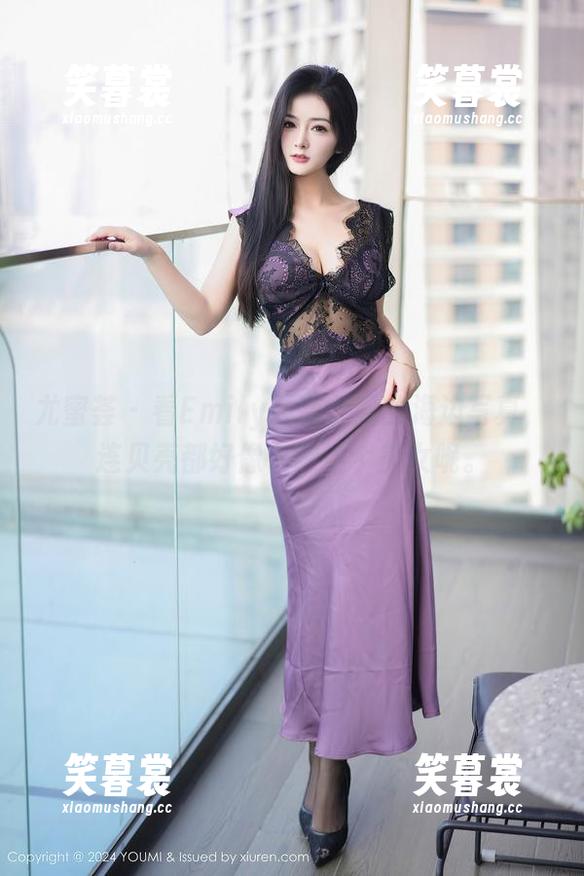 尤蜜荟 - 看Emily顾奈奈酱的海边写真，连贝壳都好像在瞧这个美女呢。