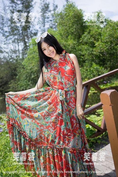 推女神 - 杨诺依，那在泳池发呆的姿态真有趣，原图比一般写真都要多了几分诗意和妄想。