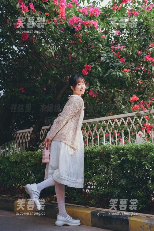 在这里，木绵绵OwO在线手把手教你收兔玩映画的白裙资源！