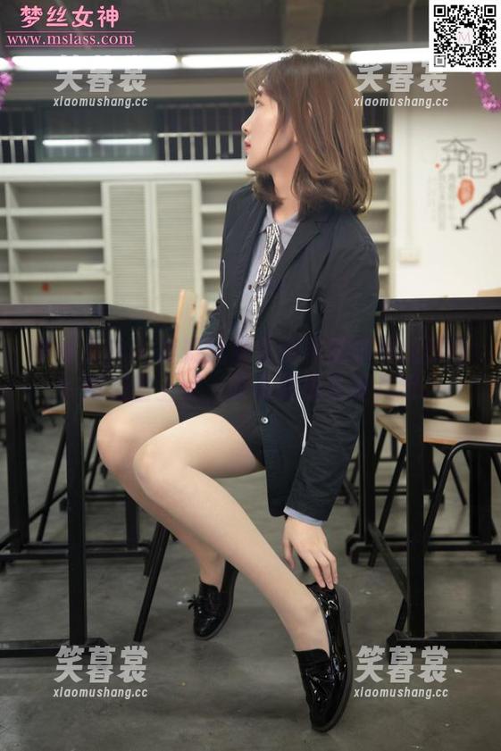 梦丝女神 - 璇璇这身长筒袜是哪里找到的？新美图上线，忍不住想多看几眼。