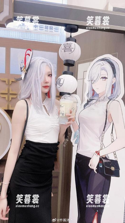 炸酱沐沐 每一次炸酱沐沐的短裙都是一件新作品,资源还真不乏味。