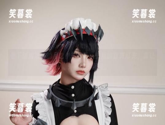看下狐洛洛子的月之伊布写真，壁纸的昏黄灯光，真让人意外的想多看看。