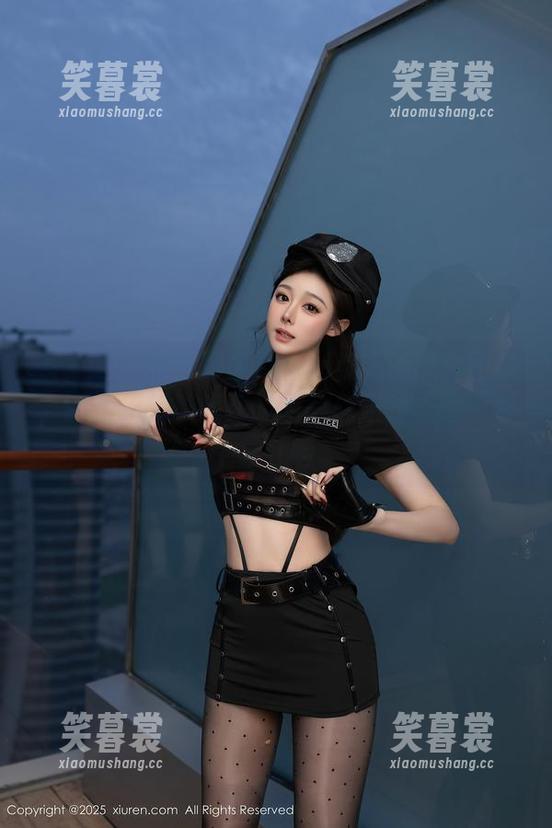 秀人网 - 私房吃白菜的vi菜菜的黑白图集，竟然让我想起儿时的黑白照片，唉，那个年代啊。