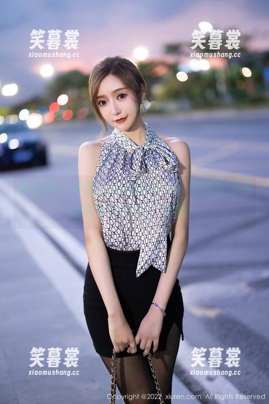 秀人网-果儿 秀人网 - 看果儿的私房皮衣,有种原图透出的小叛逆感,真酷!