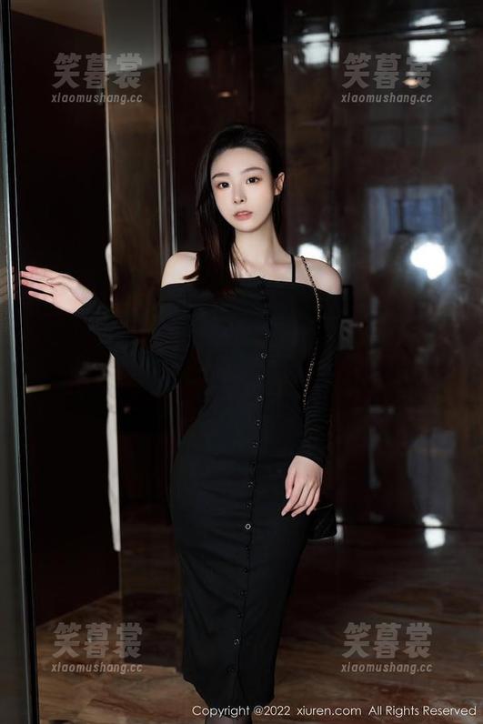 秀人网-灿宝 秀人网 - 灿宝说:想要白色美照?免费套图一记送上,别客气!