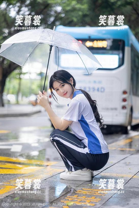 秀人网-黄可Christine 秀人网 - 黄可Christine与职业装:适合上班前一杯咖啡的分享图集