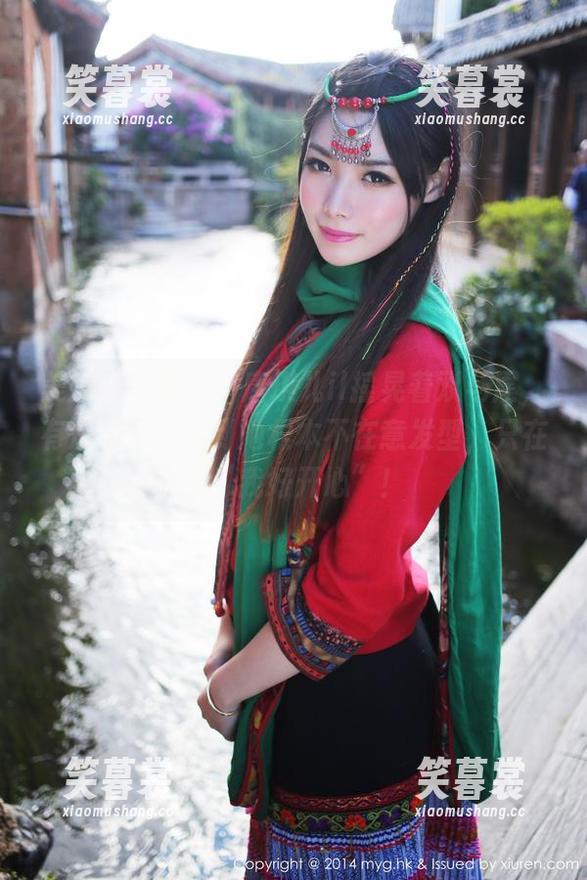 美媛馆-唐琪儿il 美媛馆 - 图片中唐琪儿il摇晃着双马尾,有没有人注意到她根本不在意发型,只在意“我好开心”!