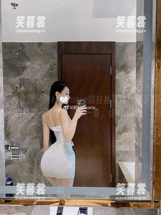 微密圈 - 脸红Dearie的白丝写真，剩下的我就不说了，原图一看，你们懂的。
