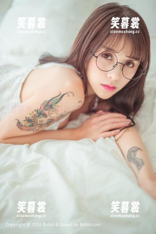 菠萝社 - 柳侑绮的透明套图无圣光，流露出一种不可言喻的火花
