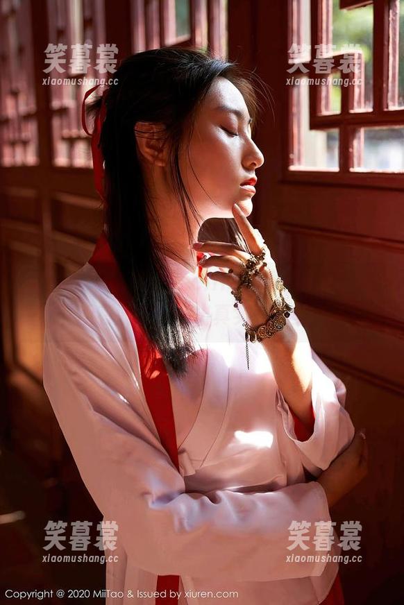 蜜桃社-陆萱萱Cecilia 蜜桃社 - 陆萱萱Cecilia的镂空写真,放下所有滤镜,活出真实和无圣光。
