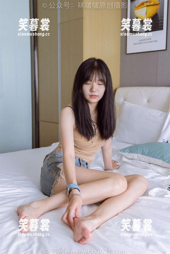 袜啵啵-小淳 袜啵啵 - 小淳的裸足大冒险:在线资源教你如何在光脚时保持优雅?