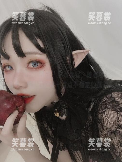 起起子vvvv作品：那双裸足，踏着陌生的土地，似乎在迎接一点点不确定的挑战？