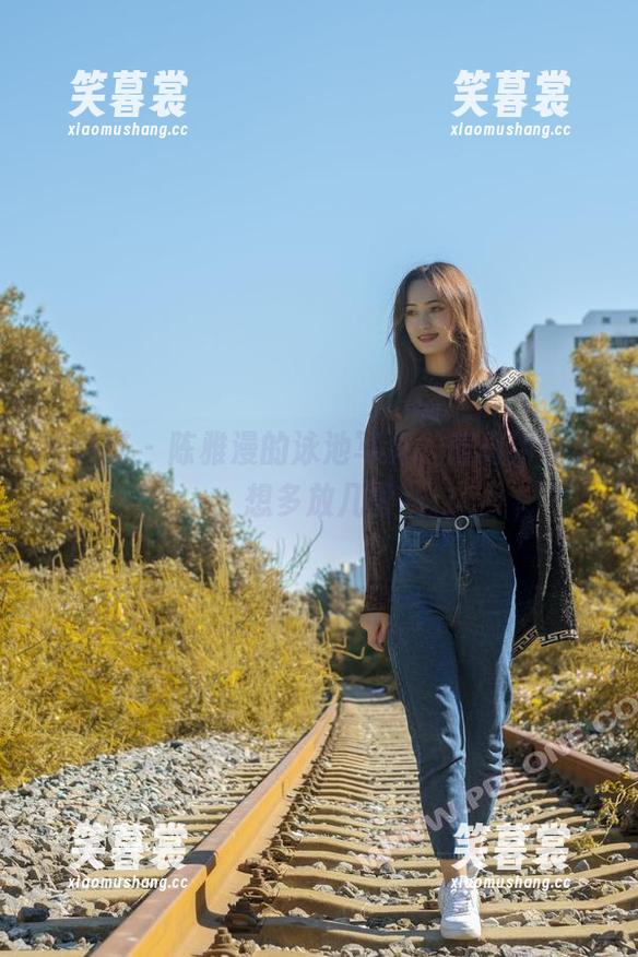轰趴猫 - 陈雅漫的泳池写真，高清到让人想多放几眼