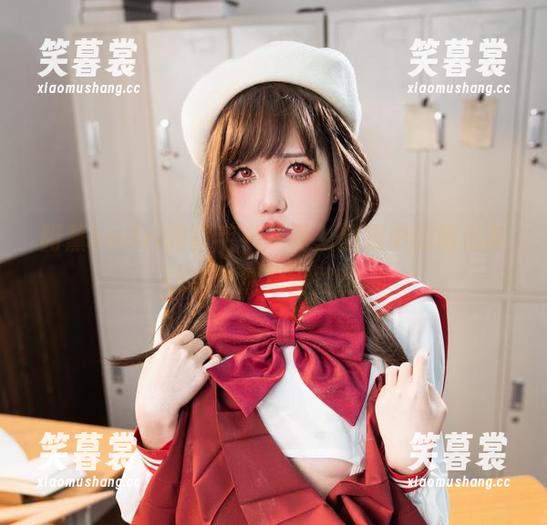 阿薰kaOri露背毛衣写真，图集中的随性与优雅竟然相得益彰。