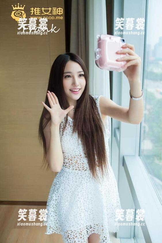 青豆客 - 妮小妖的私拍作品，女仆服是不是太过“得意”了？