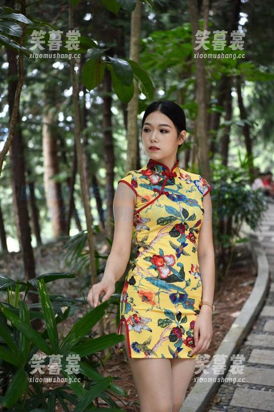 魔镜街拍-婷婷 魔镜街拍 - 作品解析:当黑丝遇上9306办公桌,婷婷的日常咋就这么撩